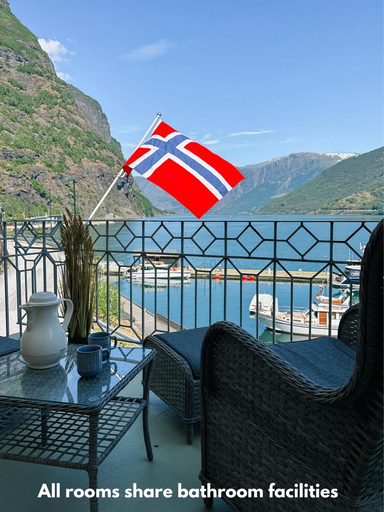 Svingen Guesthouse - Panoramic Fjord Views In Флам Экстерьер фото