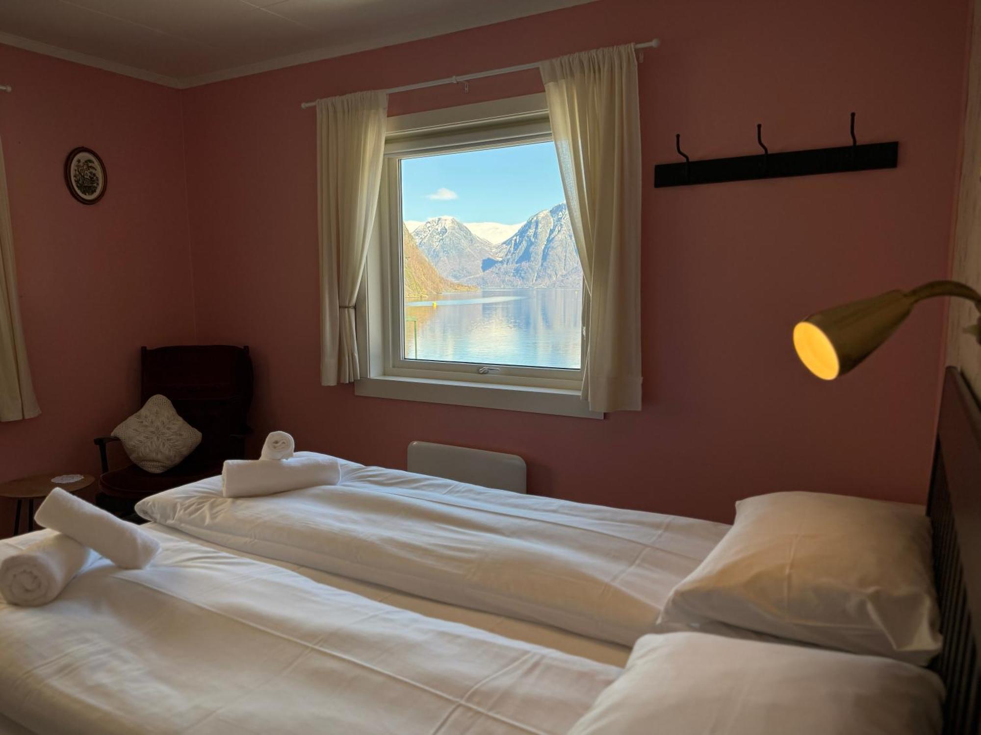 Svingen Guesthouse - Panoramic Fjord Views In Флам Экстерьер фото